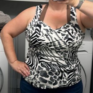 sleeveless zebra-print blouse